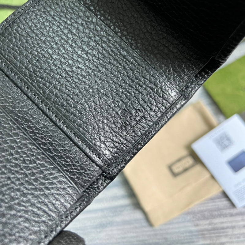 Styled lifestyle shot of everyday-luxe modern women's handbag – women's premium purse
