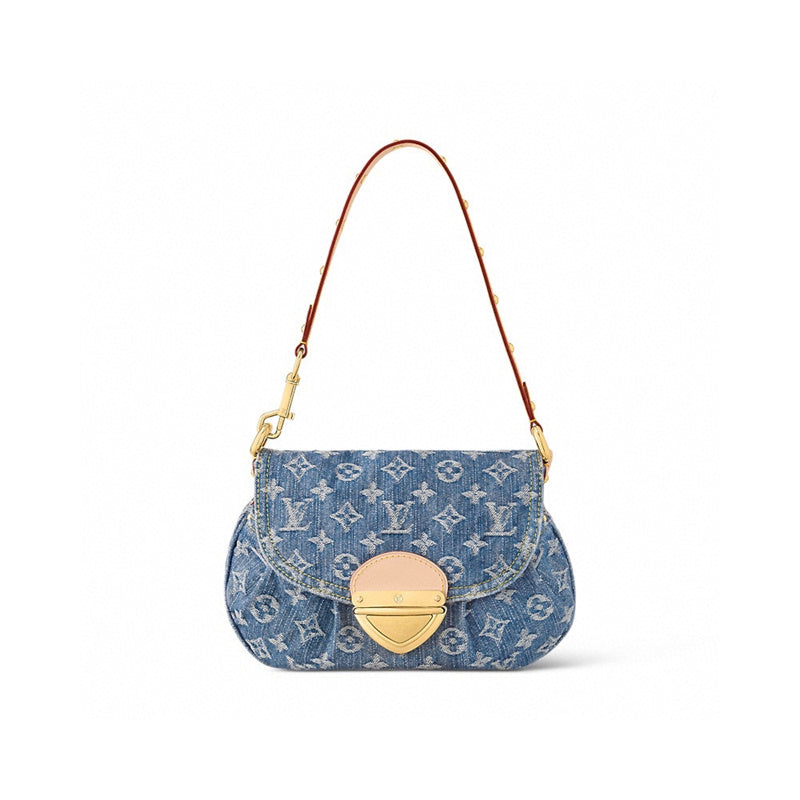  Clean-Lined everyday bag carried on shoulder