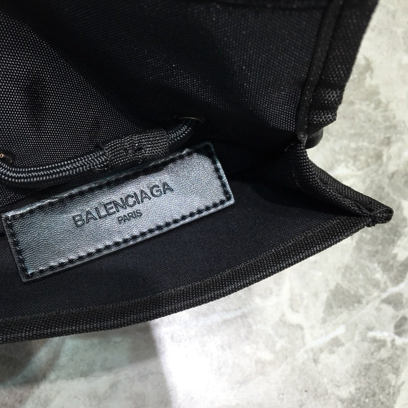 Structured Vegan Leather Handbag - Everyday Elegance | Women's Luxury Handbag #217 - close-up detail shot (image 3) of designer-inspired handbag