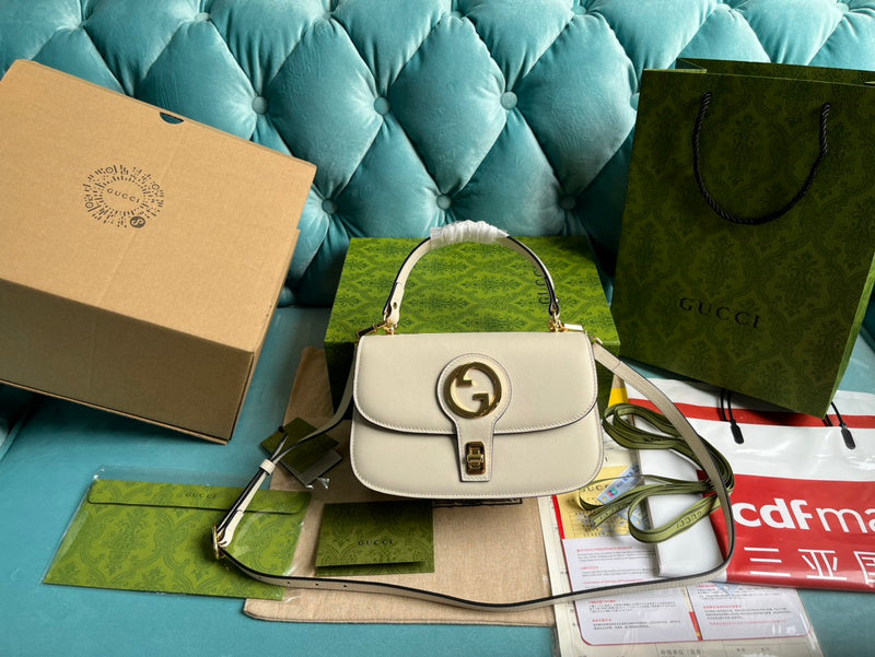 Side profile of polished modern women's handbag – women's everyday handbag