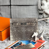  Understated top-handle bag front view