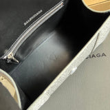 Side profile of everyday-luxe sleek women's handbag – women's everyday handbag