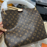  Understated crossbody bag front view