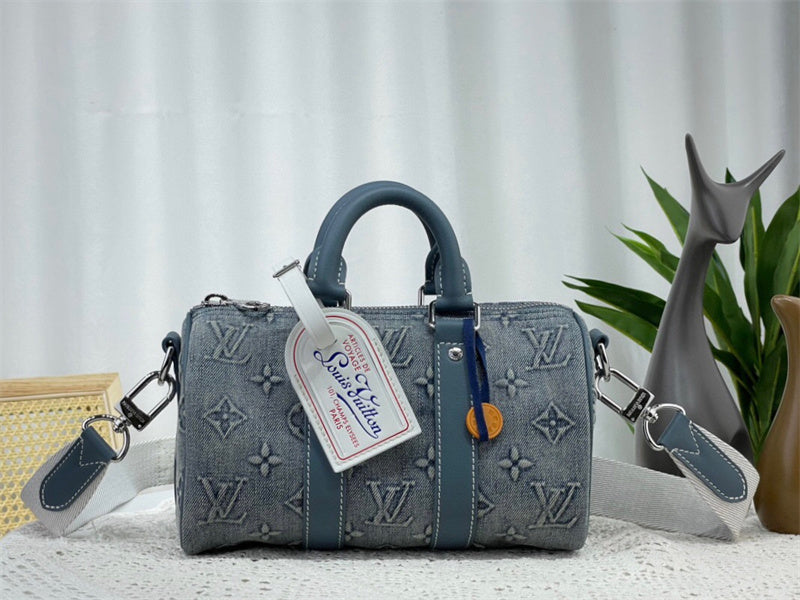  Graceful everyday bag front view