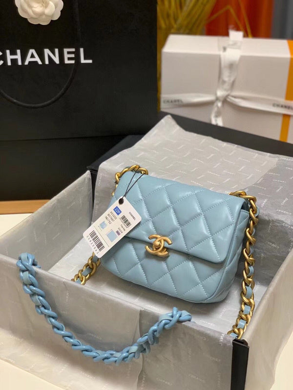  women's handbag, mid design, view 1
