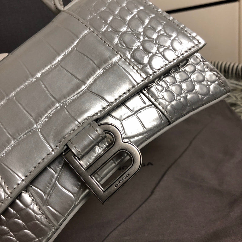 Handle and strap detail of modern classic women's handbag – women's luxury accessory