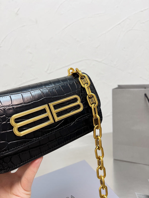 Ziva's Charm handbag – detail view (one versatile size)