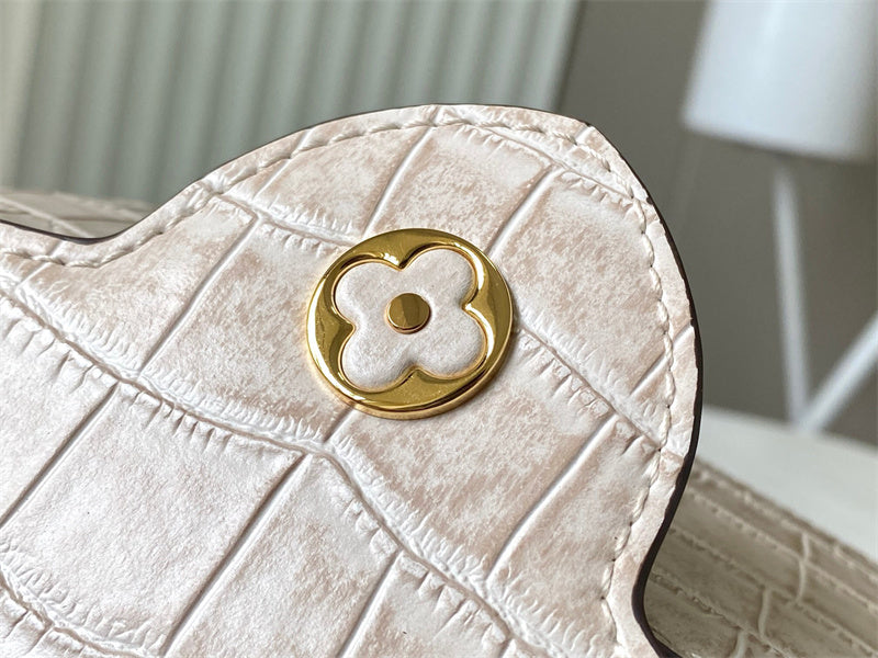  Tailored everyday bag front view 13