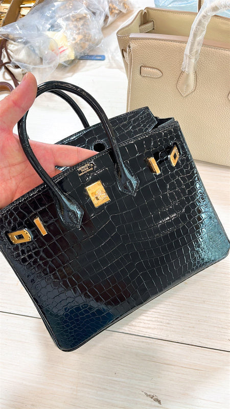 Streamlined tote bag front view 7