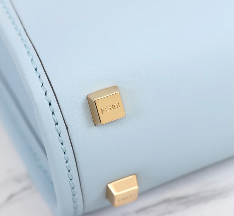 Ziva's Charm handbag – detail view (Standard Size)
