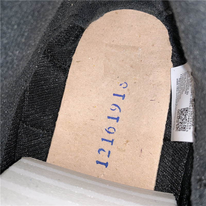 Nike Men's & Women's Premium Low-Top Trainers — Style 025 side view