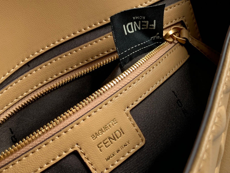 Ziva's Charm handbag – product shot (26cm*6cm*15cm)