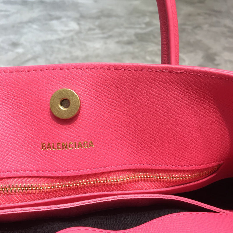 Effortless Premium PU Leather Handbag - Statement Silhouette | Women's Premium Handbag #919 - texture close-up (image 9) of designer-inspired handbag