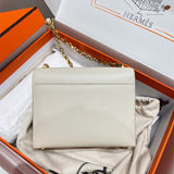  smart everyday bag detail view showing craftsmanship 8