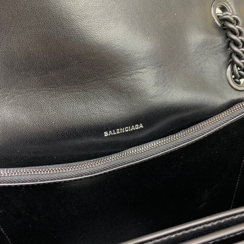 Structured Premium PU Leather Handbag - Sleek Minimalist Lines | Women's Fashion Handbag #277 - texture close-up (image 9) of designer-inspired handbag