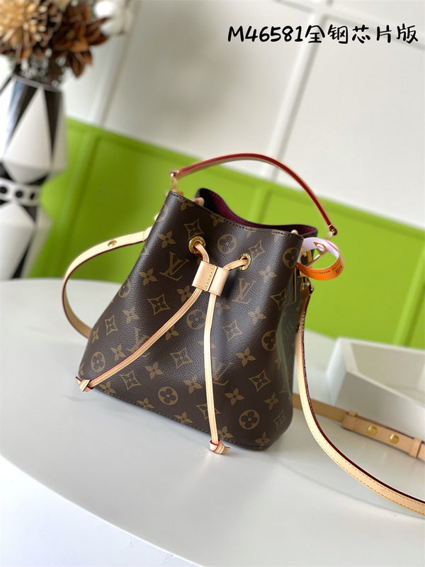  versatile everyday bag detail view showing craftsmanship 8
