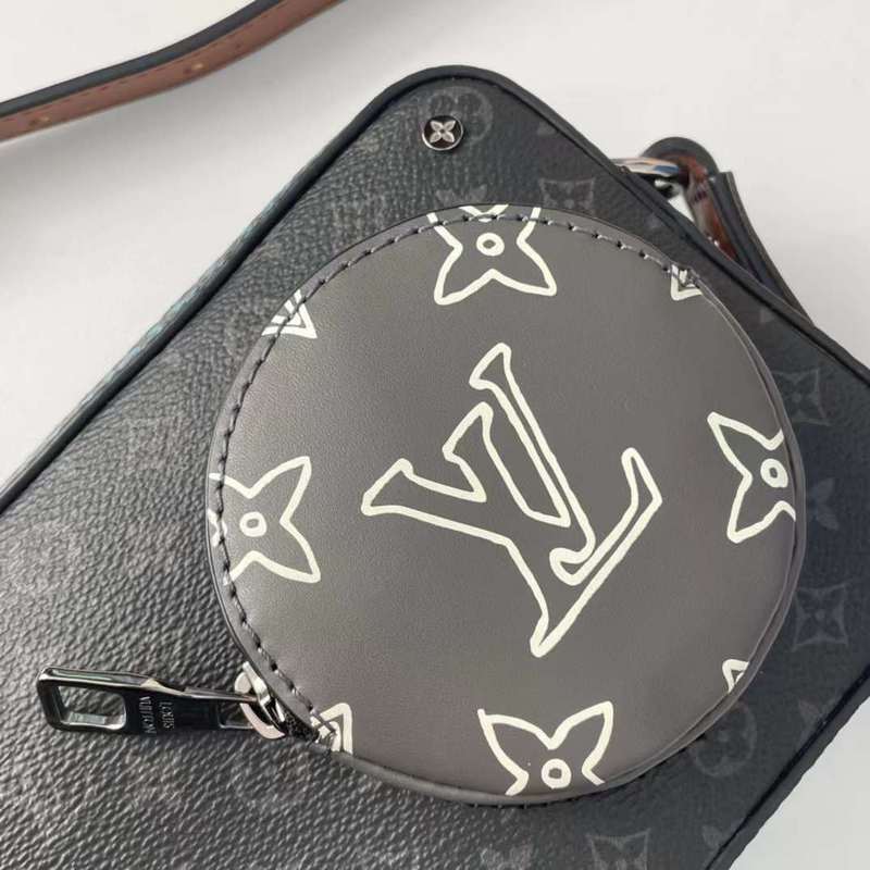 Handle and strap detail of elevated premium women's handbag – women's everyday handbag