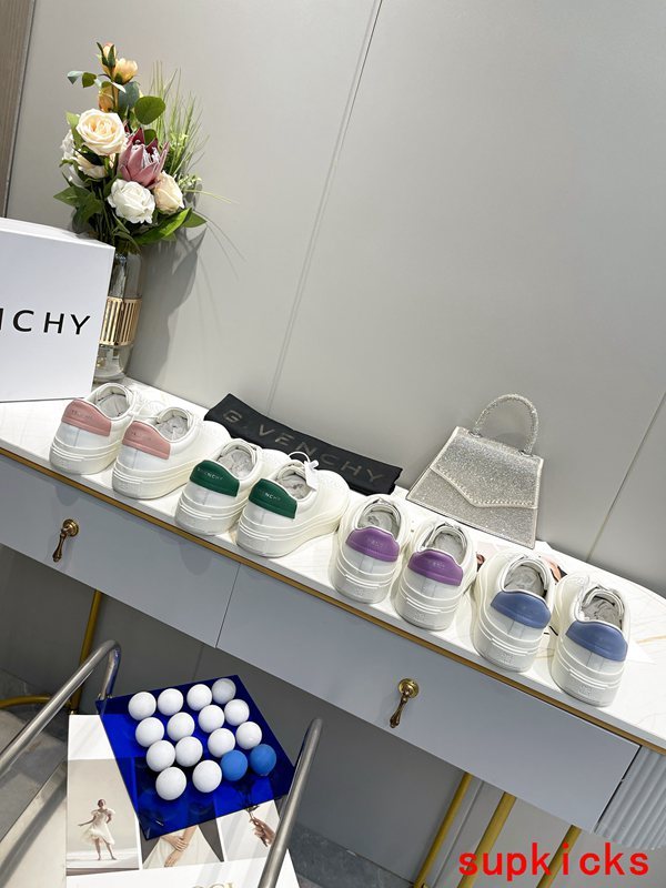 Givenchy shoes Style 113 - logo and branding close-up