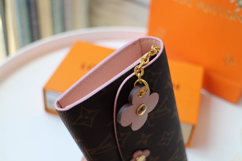 Close-up detail of structured classic women's handbag – women's luxury accessory
