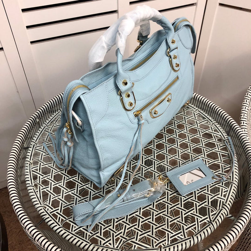 Handle and strap detail of statement chic women's handbag – women's statement bag