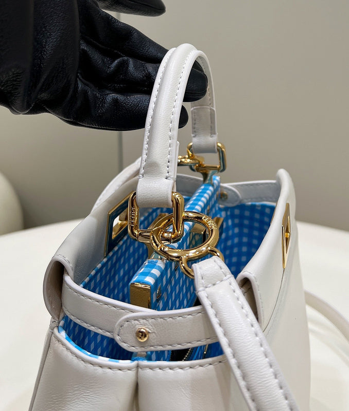 Ziva's Charm handbag – detail view (27cm*7cm*18cm)