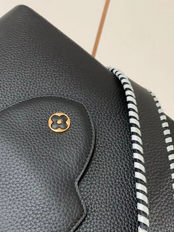 Top view of everyday-luxe signature women's handbag – women's luxury handbag