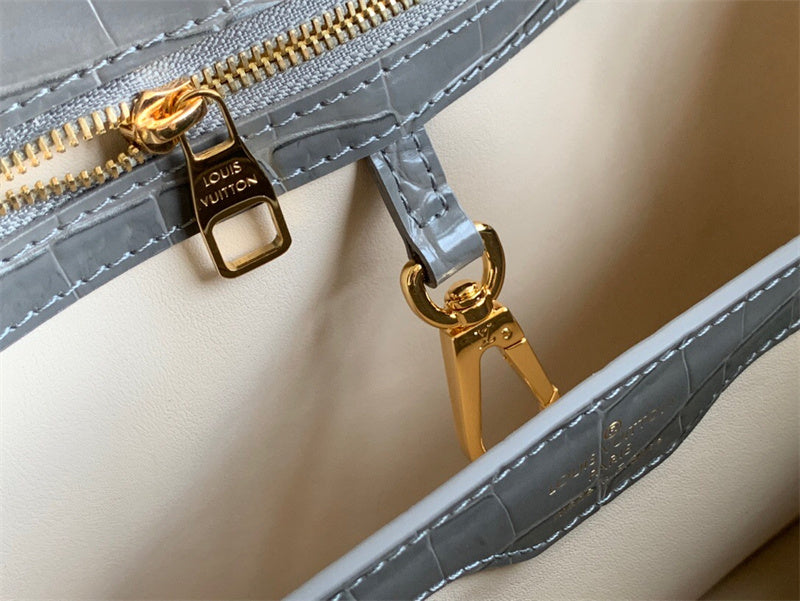  tote bag interior and compartment view 15