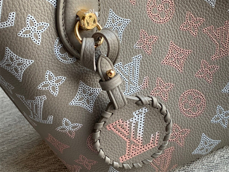  carryall bag close-up of hardware and finish