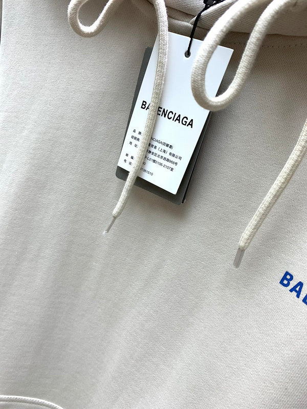 Three-quarter angle view of Balenciaga luxury piece style No.534
