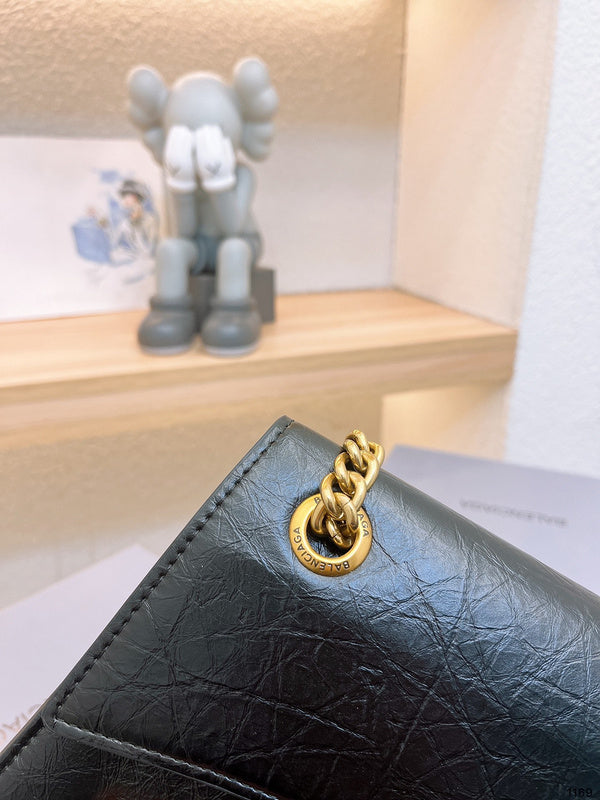 Ziva's Charm handbag – back view (one versatile size)