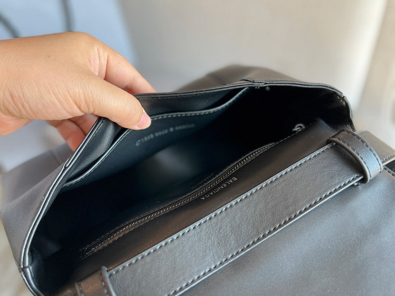 Ziva's Charm handbag – product shot (one versatile size)