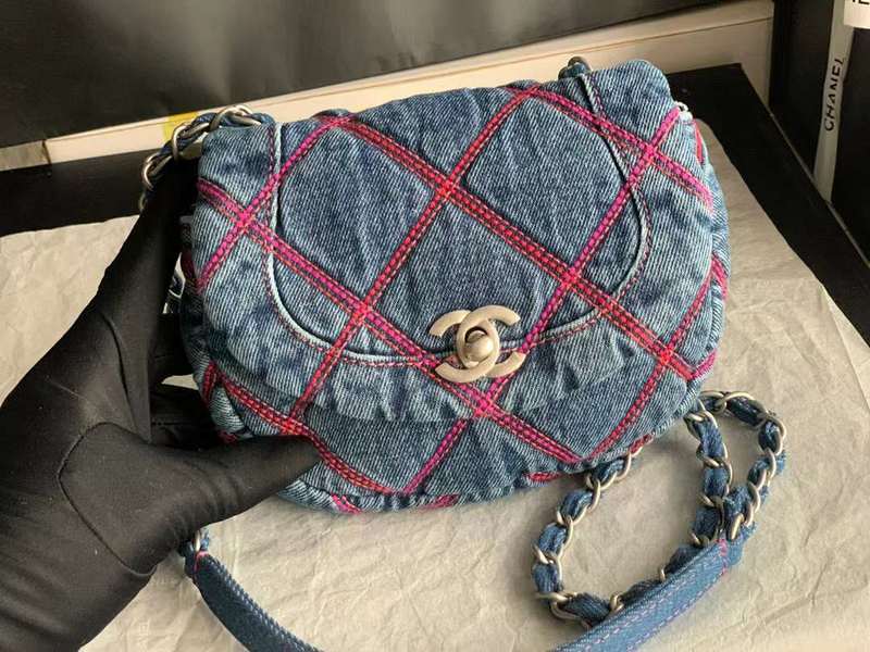 Zivas Charm Signature Style Everyday Handbag (Statement-Ready Design) – Detail View