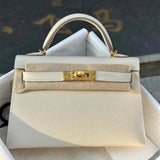  Understated everyday bag front view