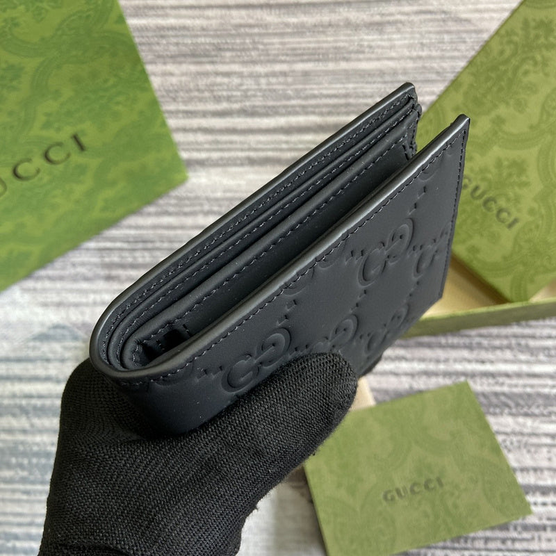 Handle and strap detail of signature statement women's handbag – women's luxury accessory
