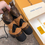Three-quarter angle view of Louis Vuitton luxury piece style No.174
