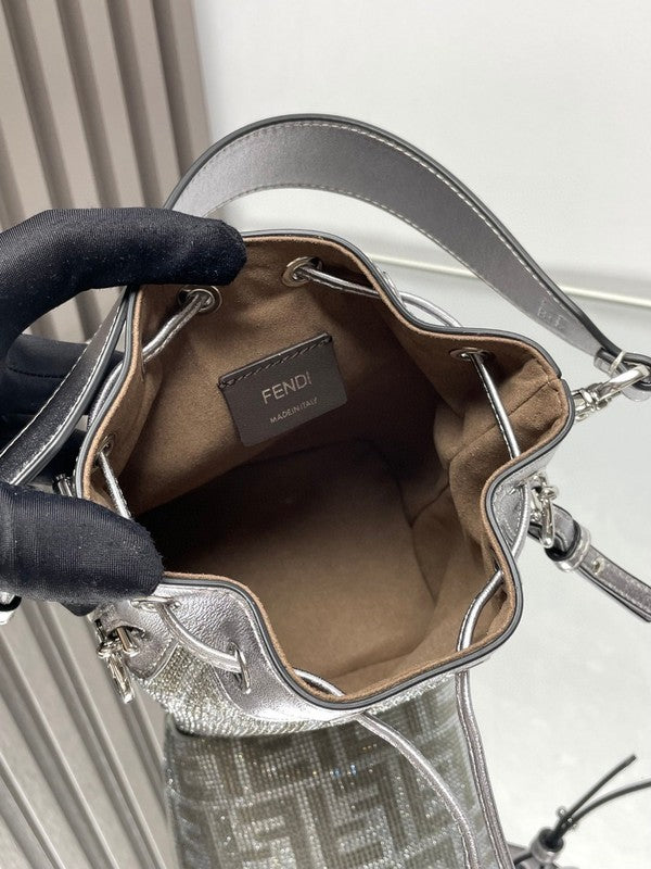 Ziva's Charm handbag – product shot (12cm*18cm*10cm)
