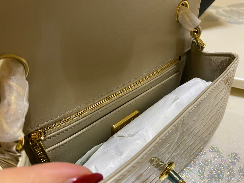  mid purse view 7
