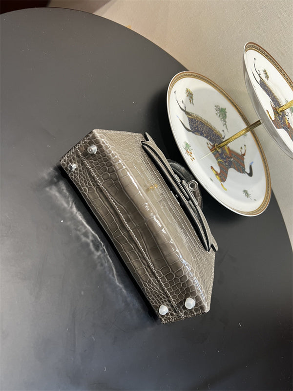  shoulder bag interior and compartment view