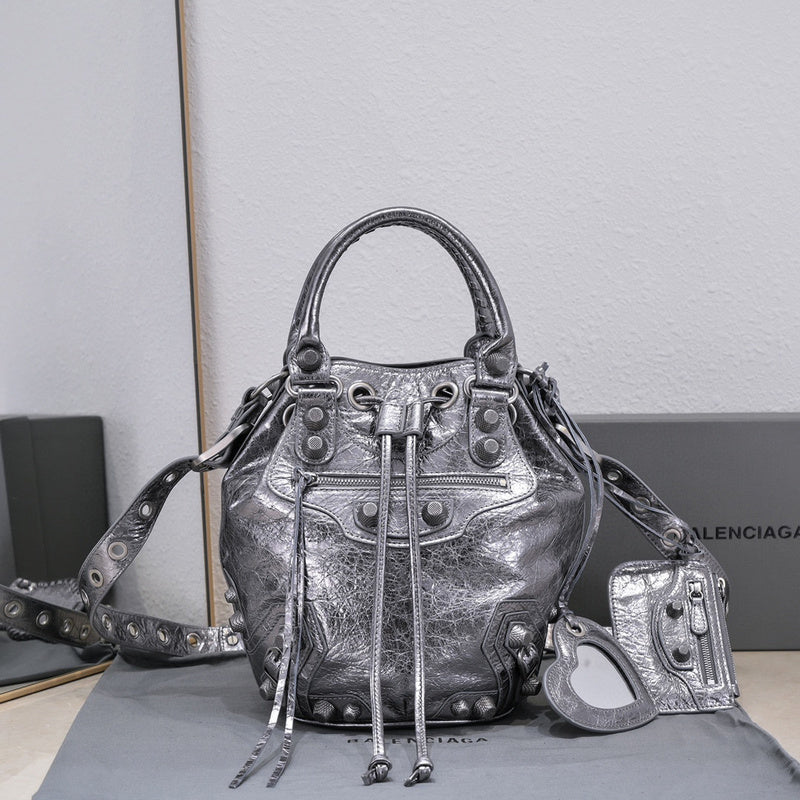 Zivas Charm Versatile Design Statement Handbag (Timeless Wardrobe Addition) – Detail View