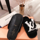 Front view of Louis Vuitton luxury piece style No.037