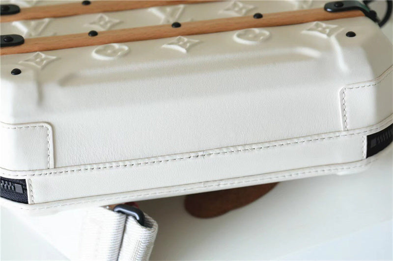  crossbody bag interior and compartment view 9