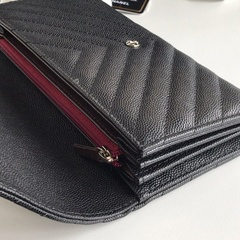 Zivas Charm Chic Craftsmanship Everyday Handbag (Timeless Wardrobe Addition) – Detail View