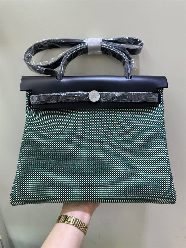  Contemporary everyday bag front view 7