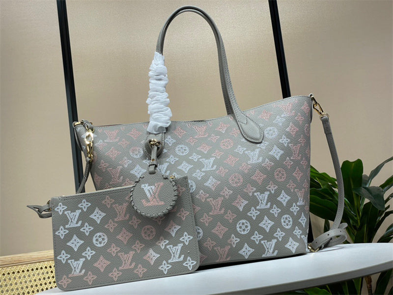  Tailored crossbody bag front view