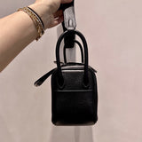  Refined everyday bag carried on shoulder 10