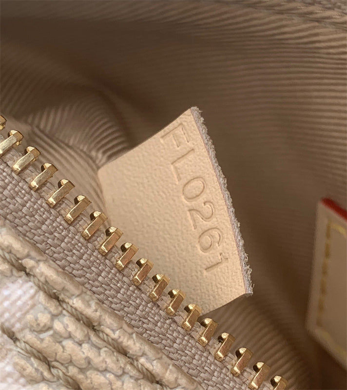  satchel close-up of hardware and finish