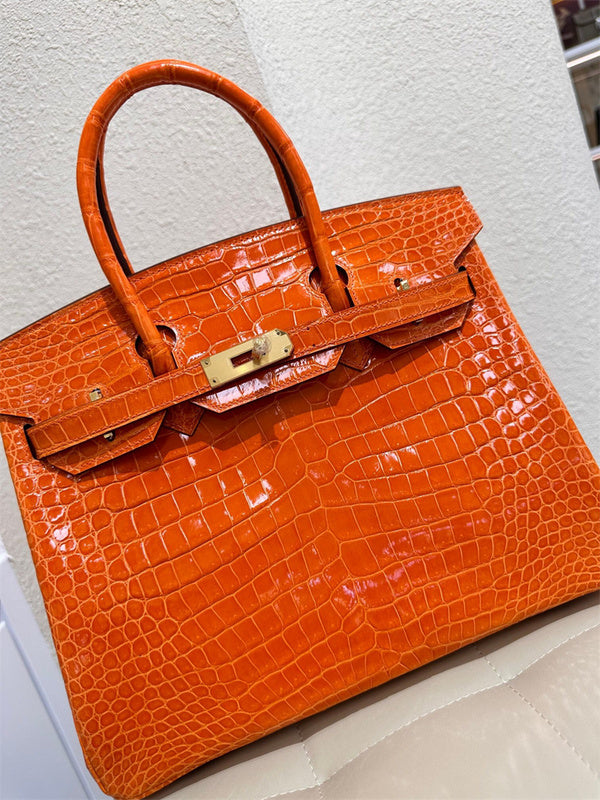  carryall bag close-up of hardware and finish 23