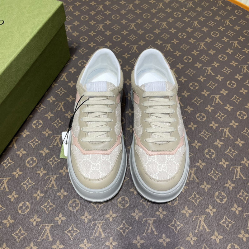 Gucci clean off-white luxury sneakers view 10 padded collar comfort