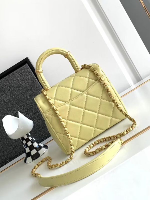 Ziva's Charm handbag – close-up view (one versatile size)