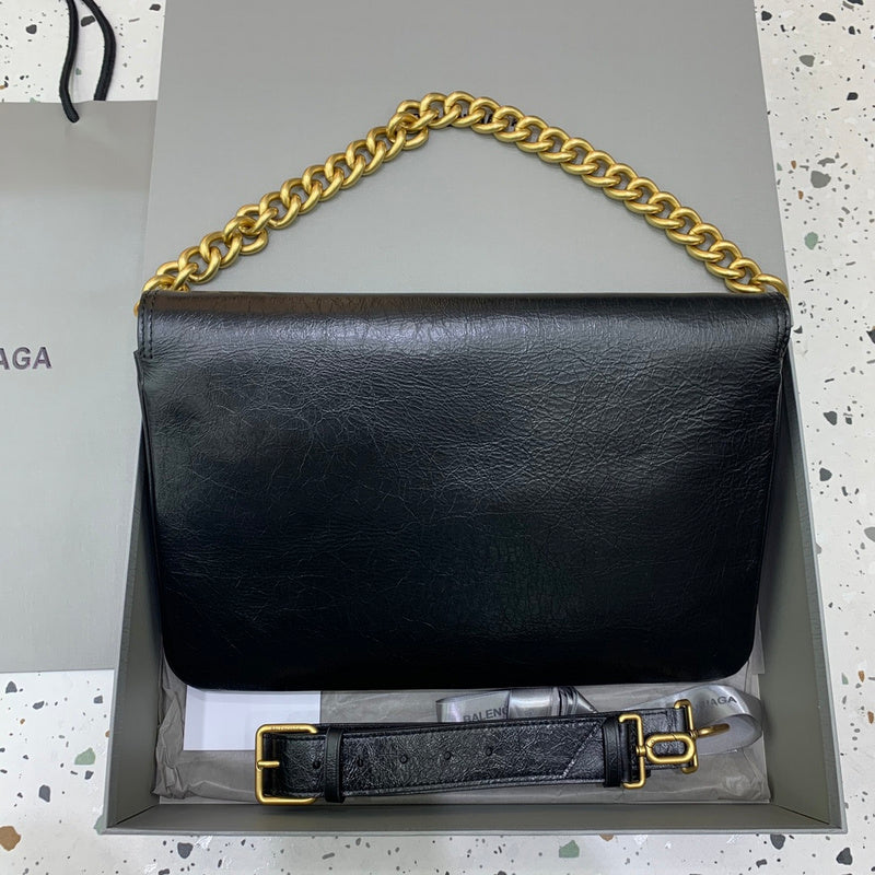 Zivas Charm Elevated Essentials Fashion Handbag (Timeless Wardrobe Addition) – Close-Up Detail